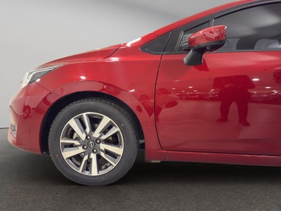 2024 Nissan Versa 4 pts. Advance, TM5, a/ac., f. niebla, RA-16