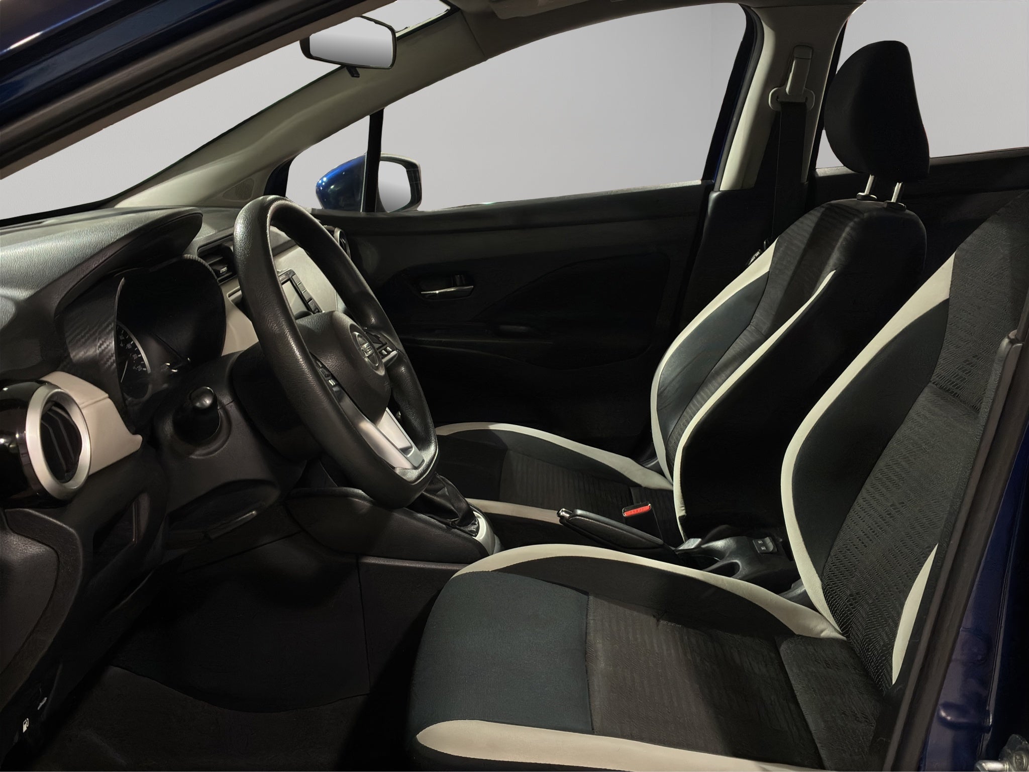 2021 Nissan Versa 4 pts. Advance, TM5, a/ac., VE, f. niebla, RA-16