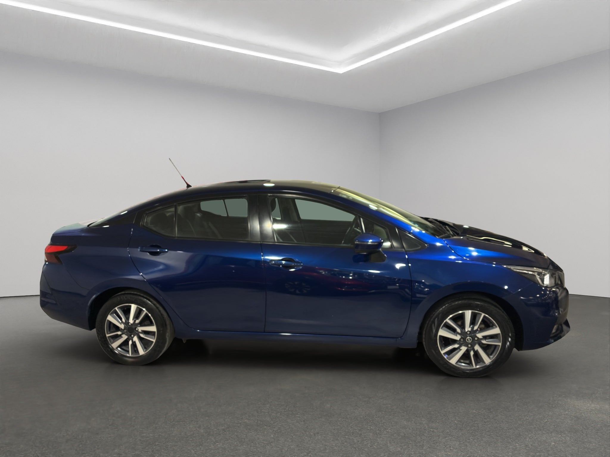 2021 Nissan Versa 4 pts. Advance, TM5, a/ac., VE, f. niebla, RA-16