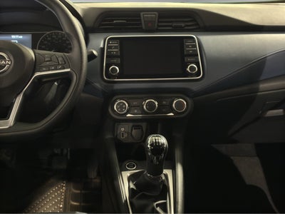 2025 Nissan Versa 4 pts. Advance, TM5, a/ac., f. niebla, RA-16 (línea anterior)