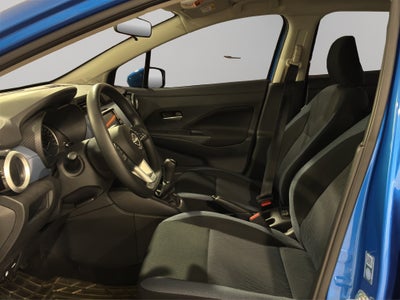 2025 Nissan Versa 4 pts. Advance, TM5, a/ac., f. niebla, RA-16 (línea anterior)