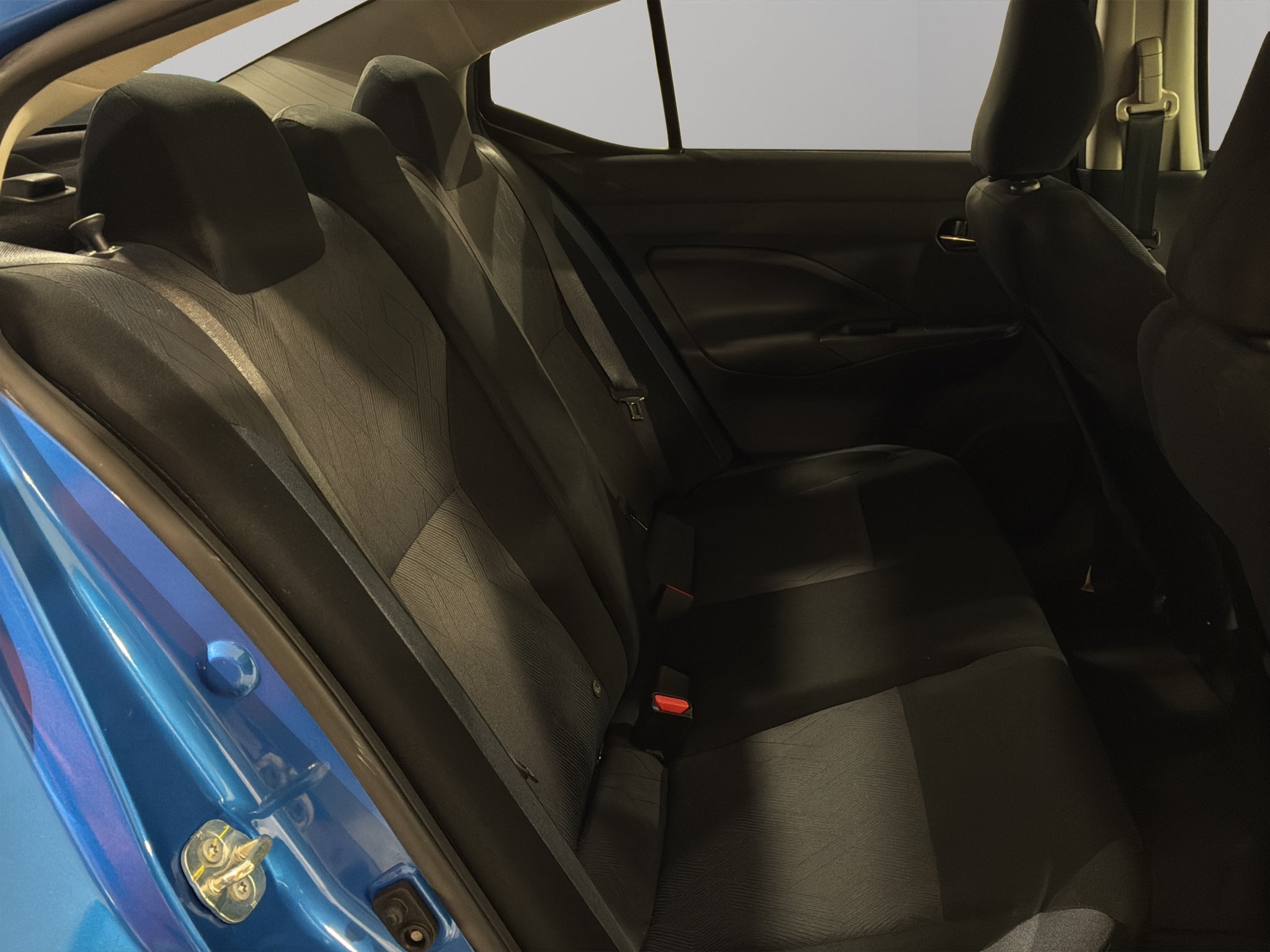 2025 Nissan Versa 4 pts. Advance, TM5, a/ac., f. niebla, RA-16 (línea anterior)