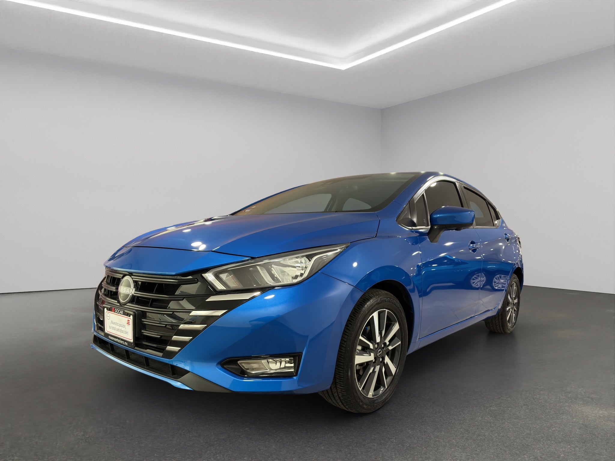 2025 Nissan Versa 4 pts. Advance, TM5, a/ac., f. niebla, RA-16 (línea anterior)