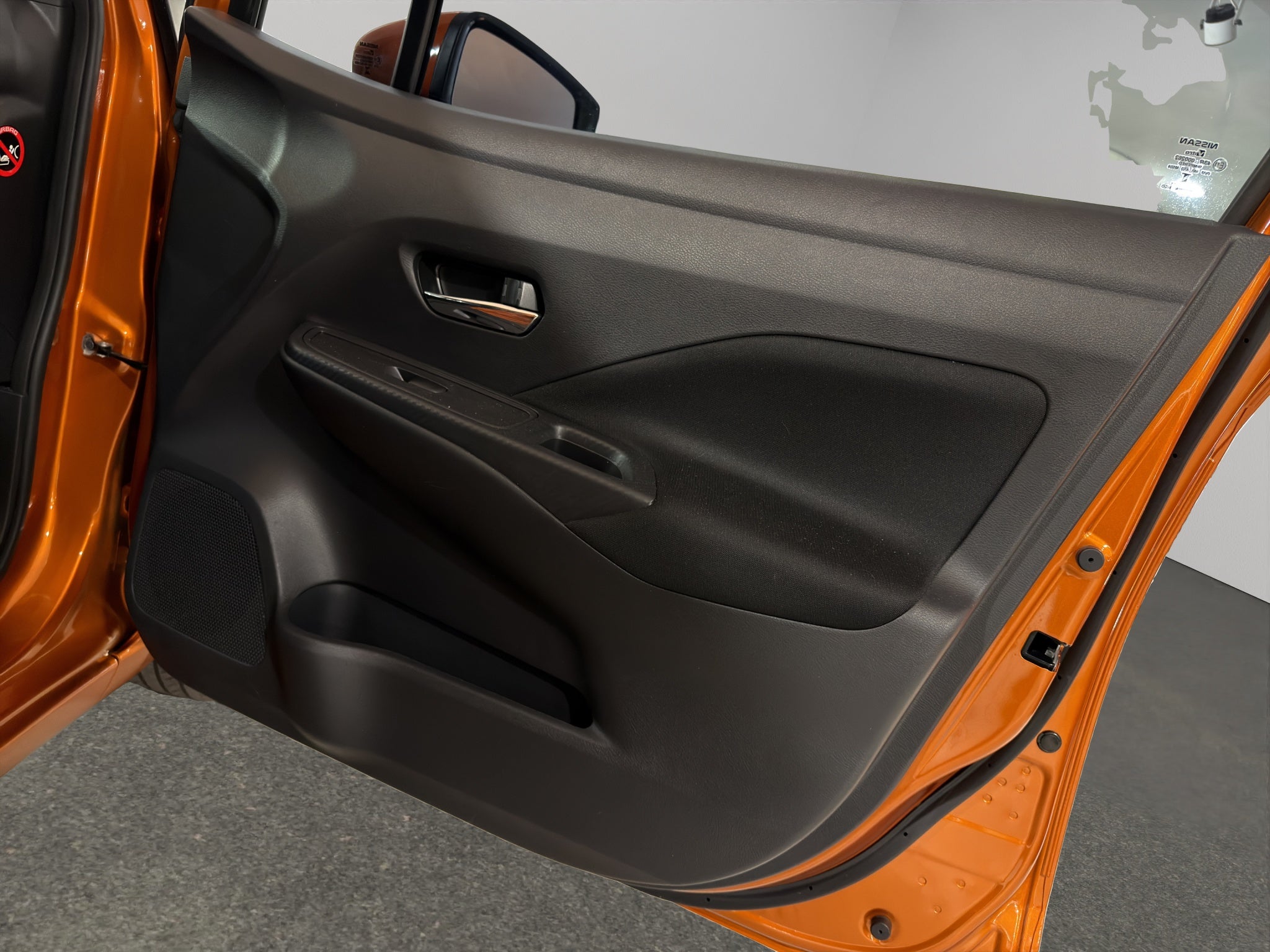 2024 Nissan Versa 4 pts. Advance, TM5, a/ac., f. niebla, RA-16