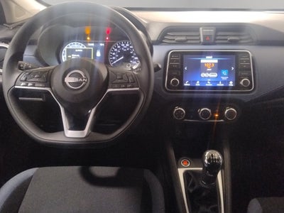 2025 Nissan Versa 4 pts. Advance, TM5, a/ac., f. niebla, RA-16