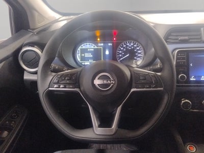2025 Nissan Versa 4 pts. Advance, TM5, a/ac., f. niebla, RA-16