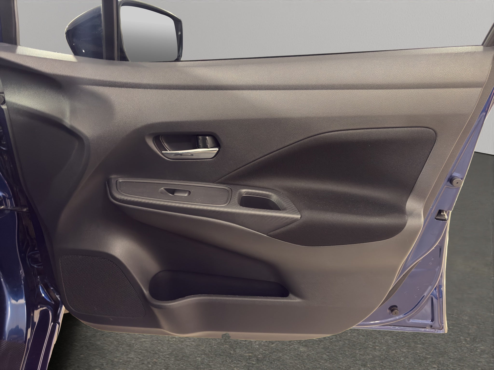 2025 Nissan Versa 4 pts. Advance, TM5, a/ac., f. niebla, RA-16