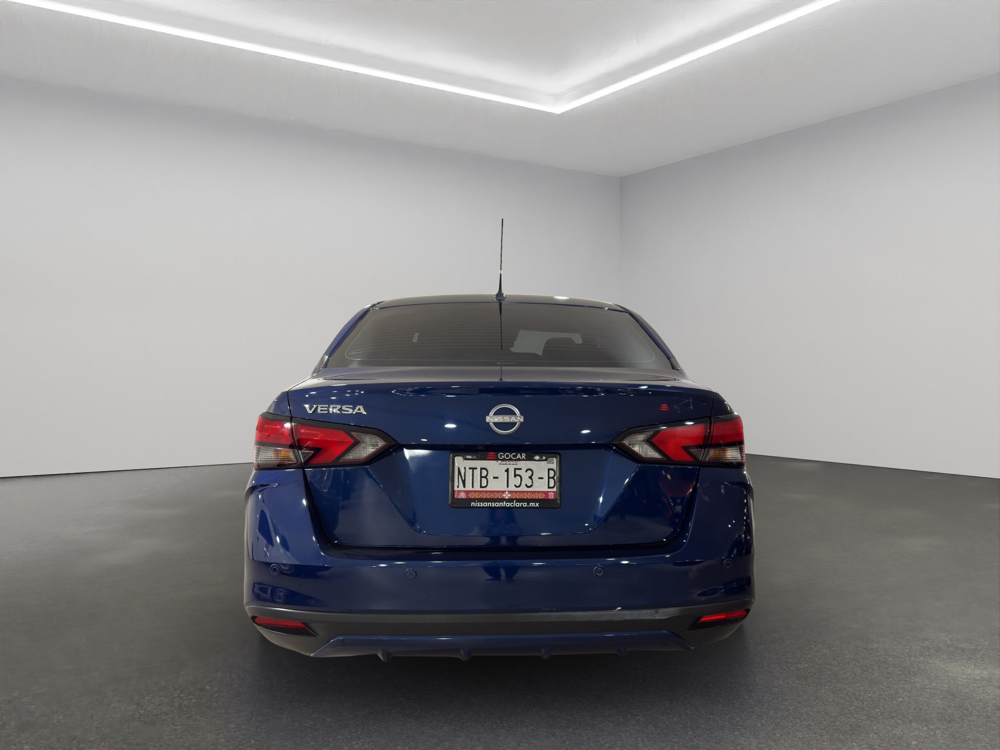 2025 Nissan Versa 4 pts. Advance, TM5, a/ac., f. niebla, RA-16
