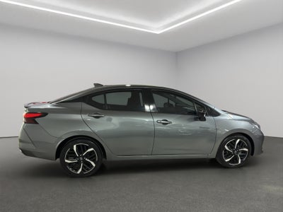 2024 Nissan Versa 4 pts. SR, CVT, a/ac. Aut., f. niebla, f. led, spoiler, RA-17