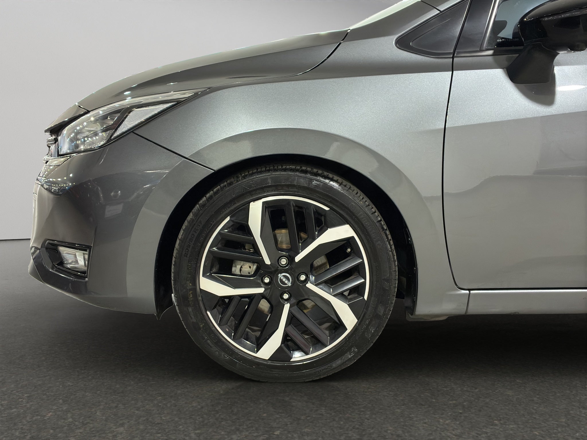 2024 Nissan Versa 4 pts. SR, CVT, a/ac. Aut., f. niebla, f. led, spoiler, RA-17