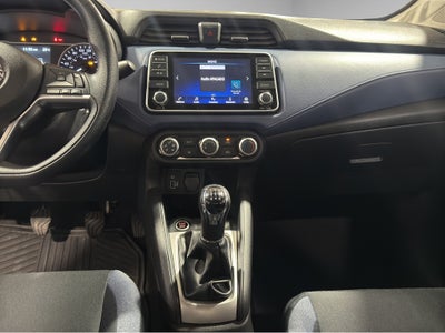 2024 Nissan Versa 4 pts. Advance, TM5, a/ac., f. niebla, RA-16