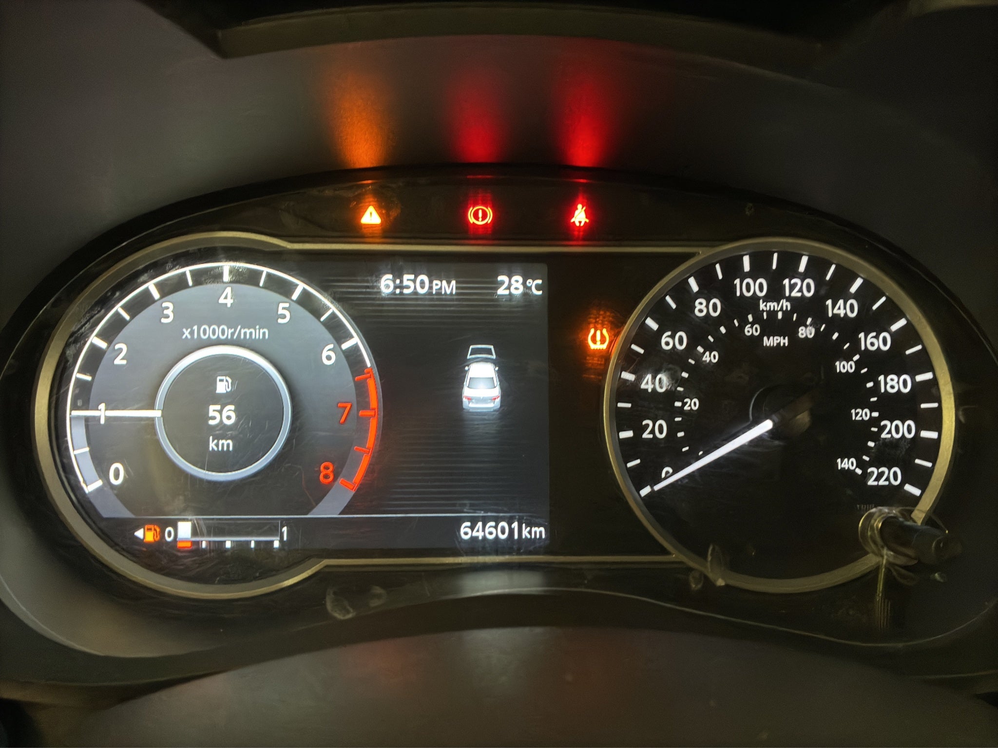 2024 Nissan Versa 4 pts. Advance, TM5, a/ac., f. niebla, RA-16
