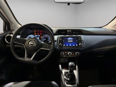 2024 Nissan Versa 4 pts. Advance, TM5, a/ac., f. niebla, RA-16