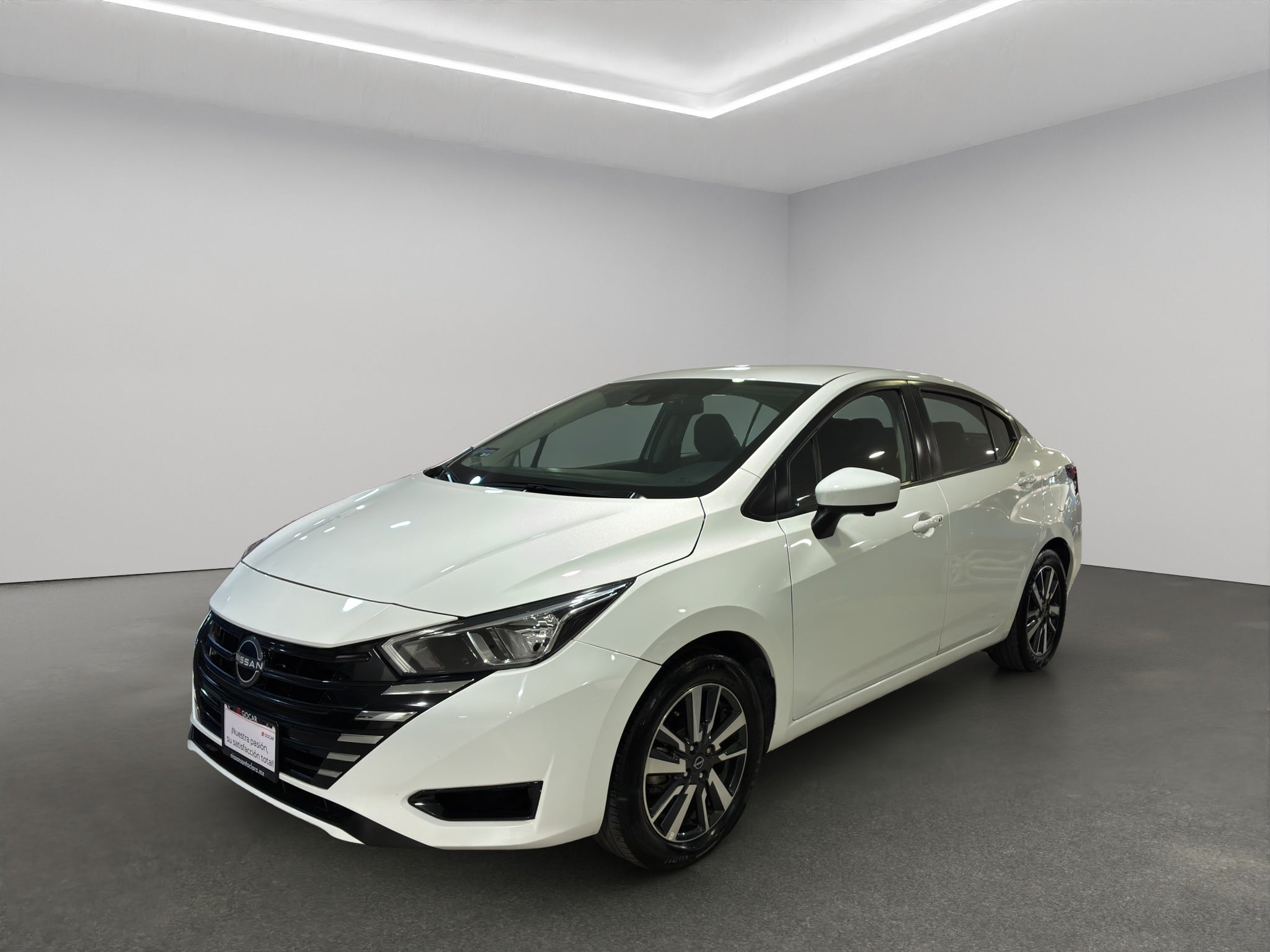2024 Nissan Versa 4 pts. Advance, TM5, a/ac., f. niebla, RA-16