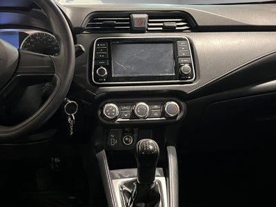 2024 Nissan Versa 4 pts. Sense, TM5, a/ac., R-15