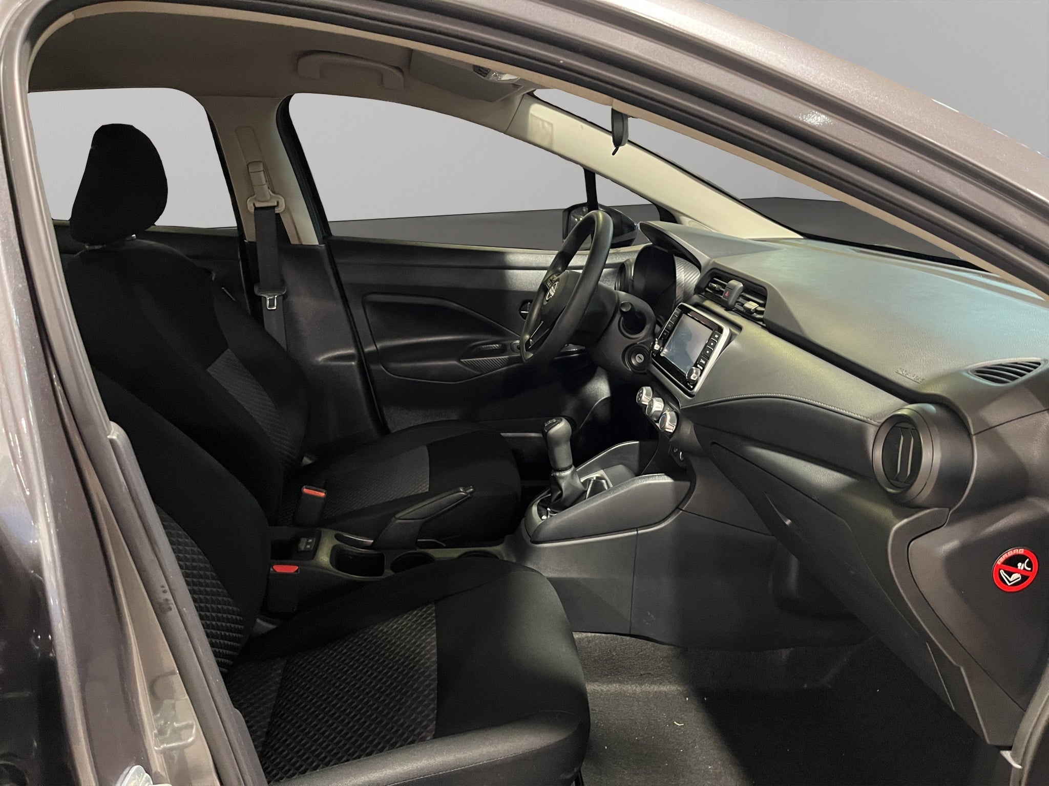 2024 Nissan Versa 4 pts. Sense, TM5, a/ac., R-15