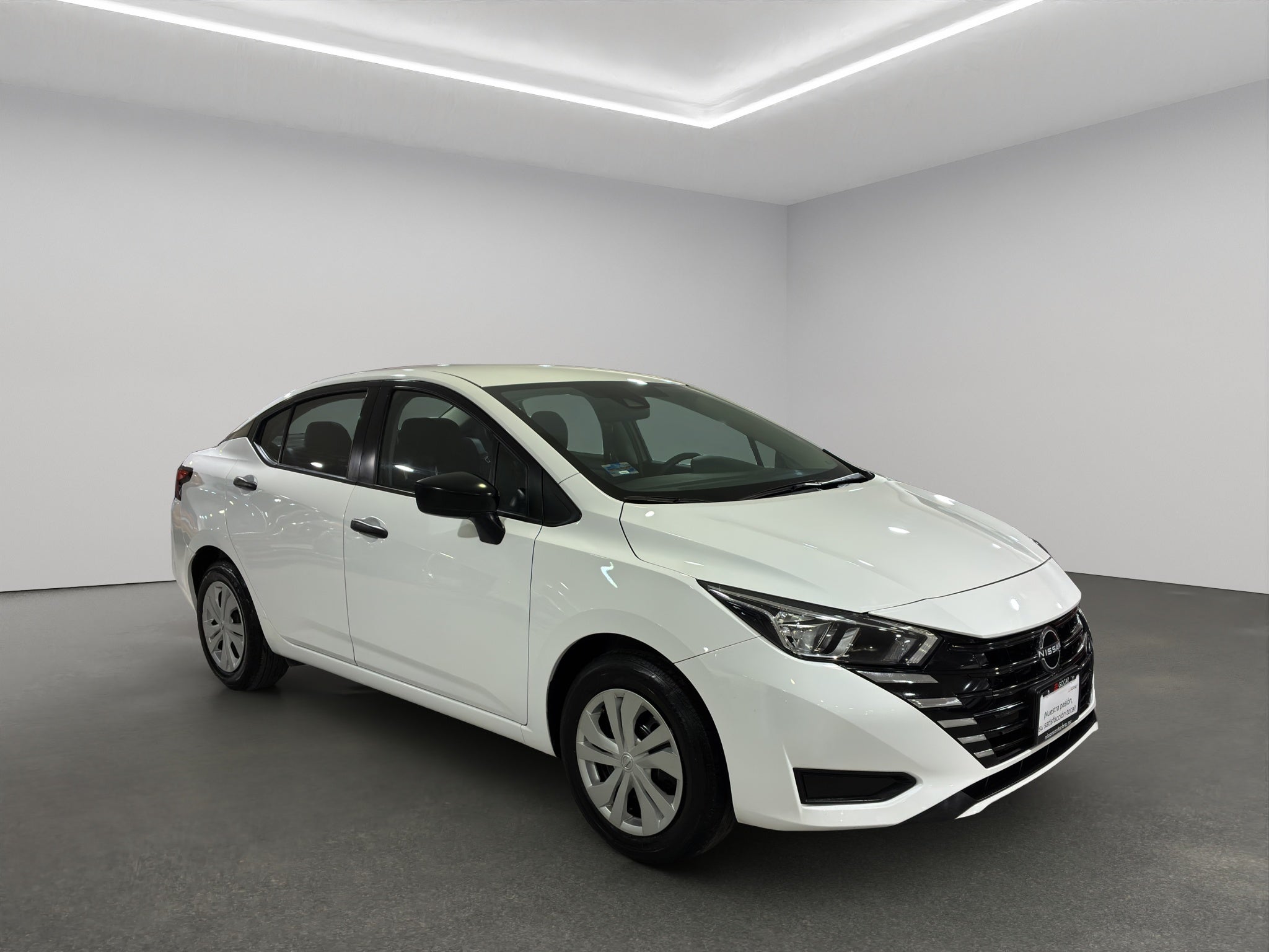 2023 Nissan Versa 4 pts. Sense, TM5, a/ac., R-15 (cambio de línea)