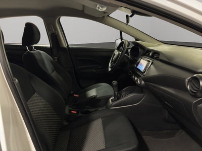 2023 Nissan Versa 4 pts. Sense, TM5, a/ac., R-15 (cambio de línea)