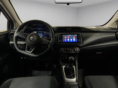 2023 Nissan Versa 4 pts. Sense, TM5, a/ac., R-15 (cambio de línea)