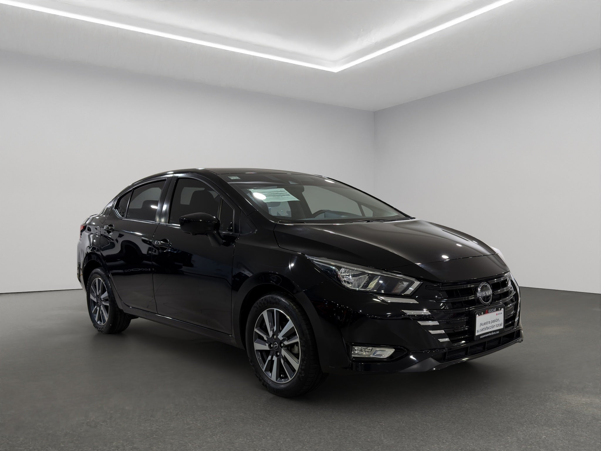 2024 Nissan Versa 4 pts. Advance, TM5, a/ac., f. niebla, RA-16