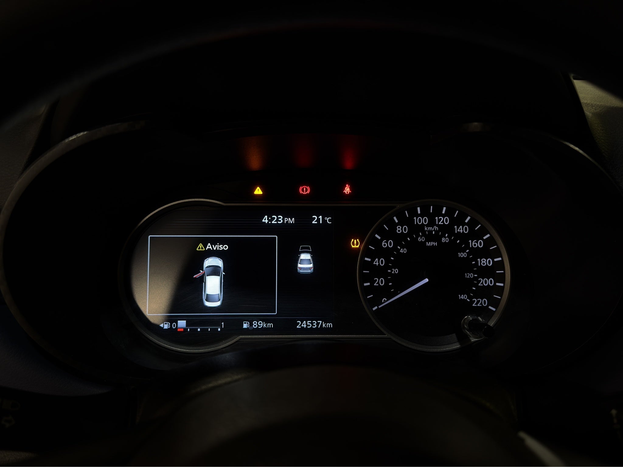 2024 Nissan Versa 4 pts. Advance, TM5, a/ac., f. niebla, RA-16