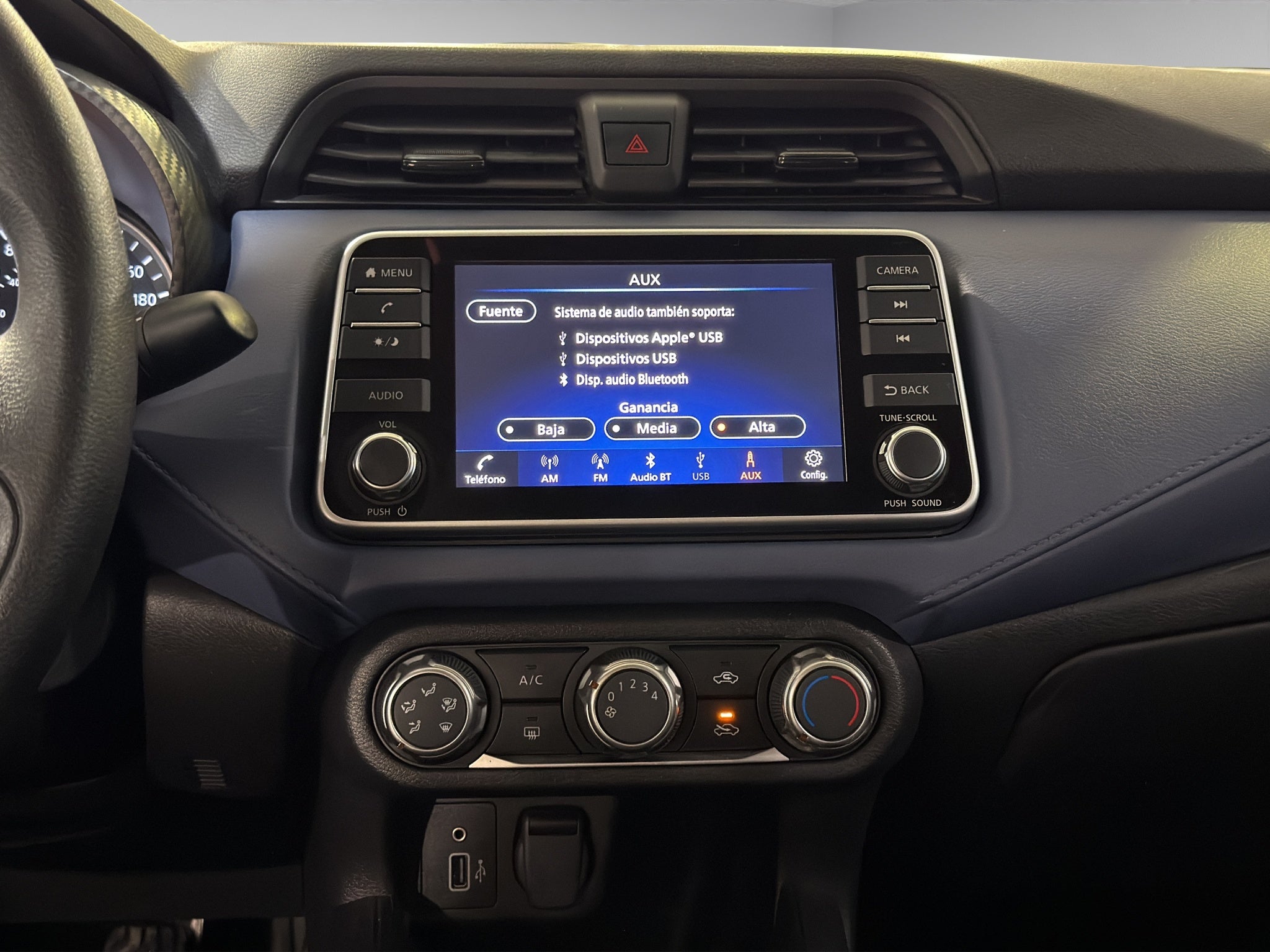 2024 Nissan Versa 4 pts. Advance, TM5, a/ac., f. niebla, RA-16