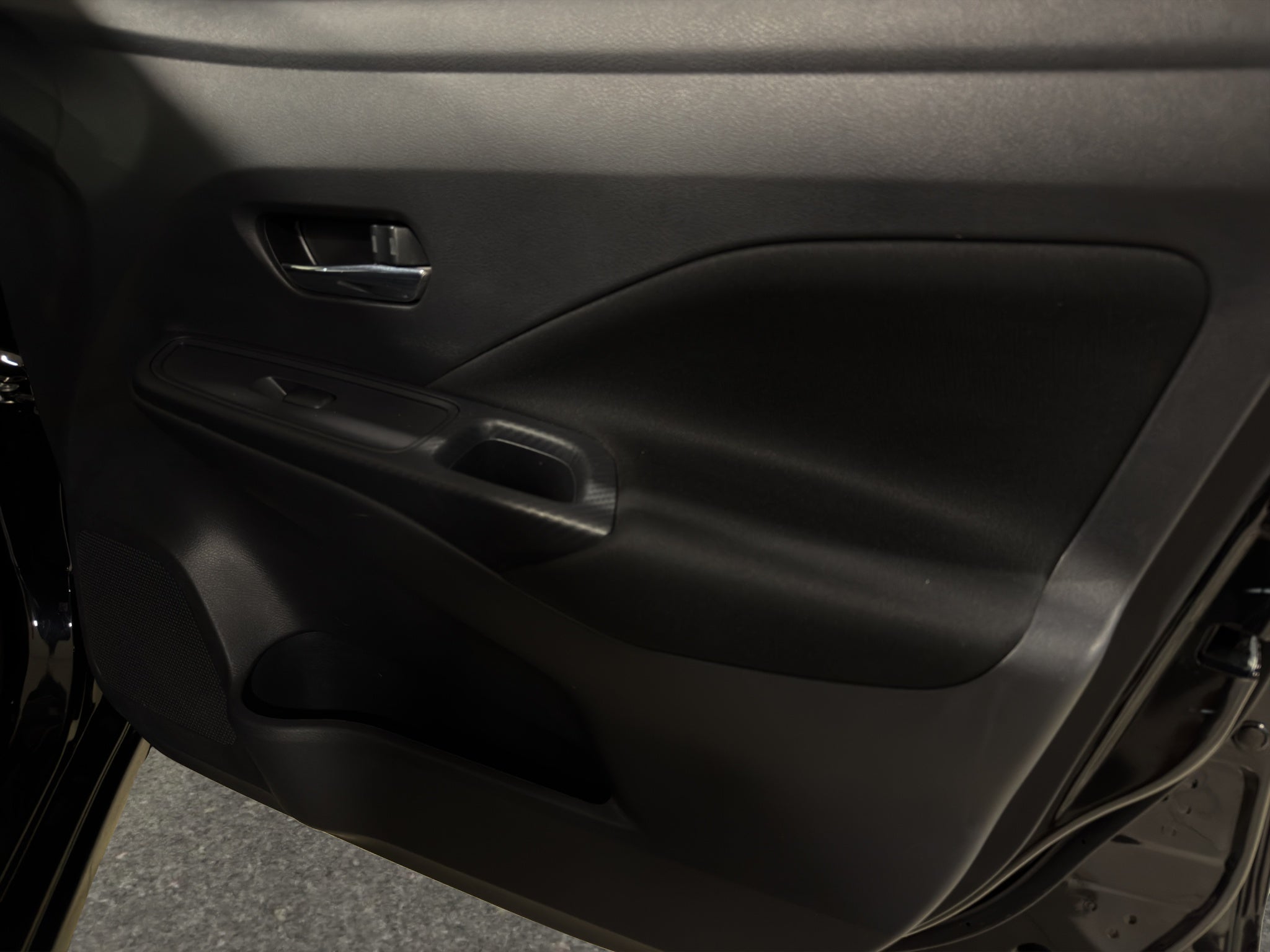 2024 Nissan Versa 4 pts. Advance, TM5, a/ac., f. niebla, RA-16