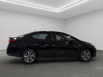 2024 Nissan Versa 4 pts. Advance, TM5, a/ac., f. niebla, RA-16