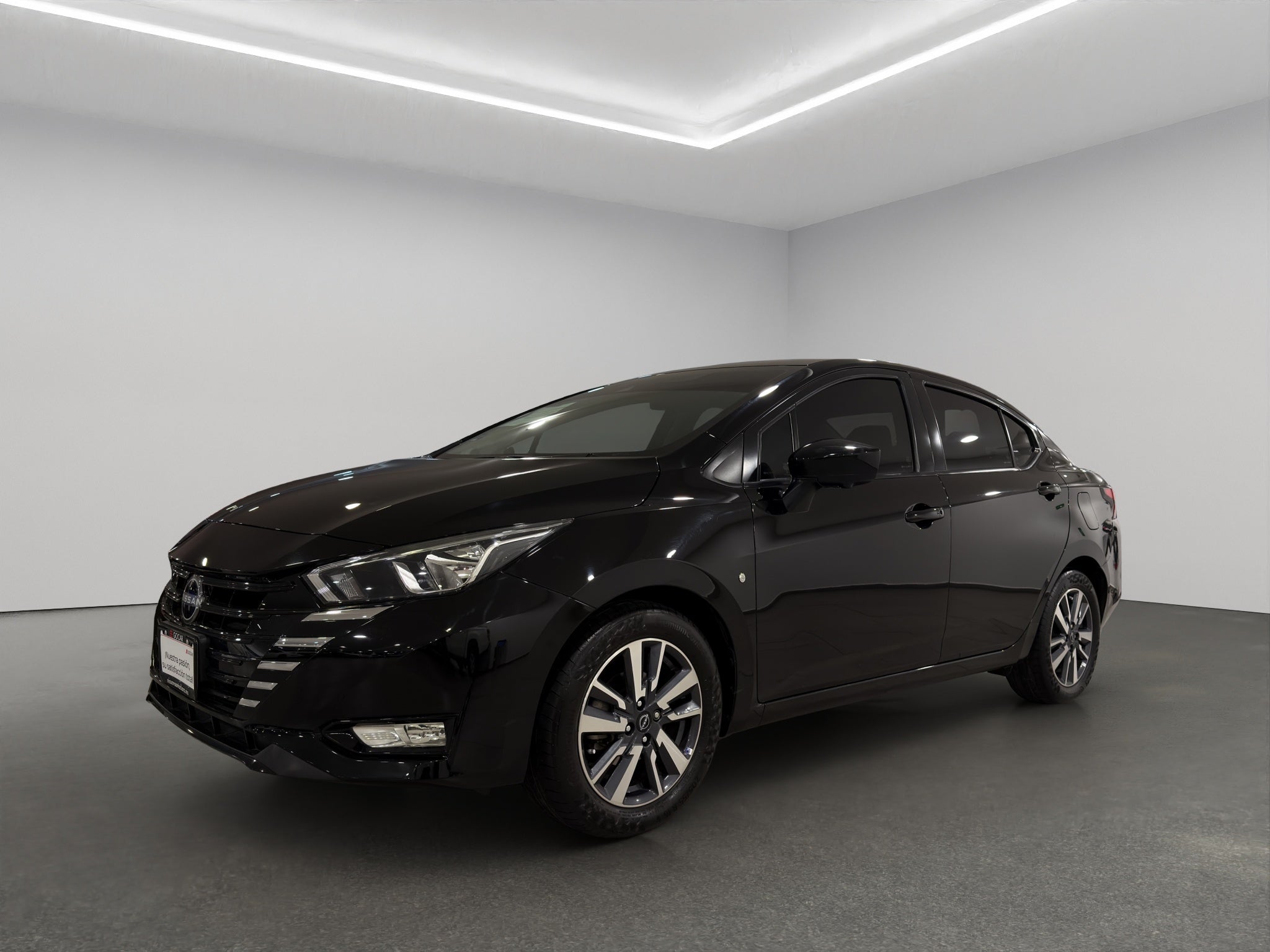 2024 Nissan Versa 4 pts. Advance, TM5, a/ac., f. niebla, RA-16