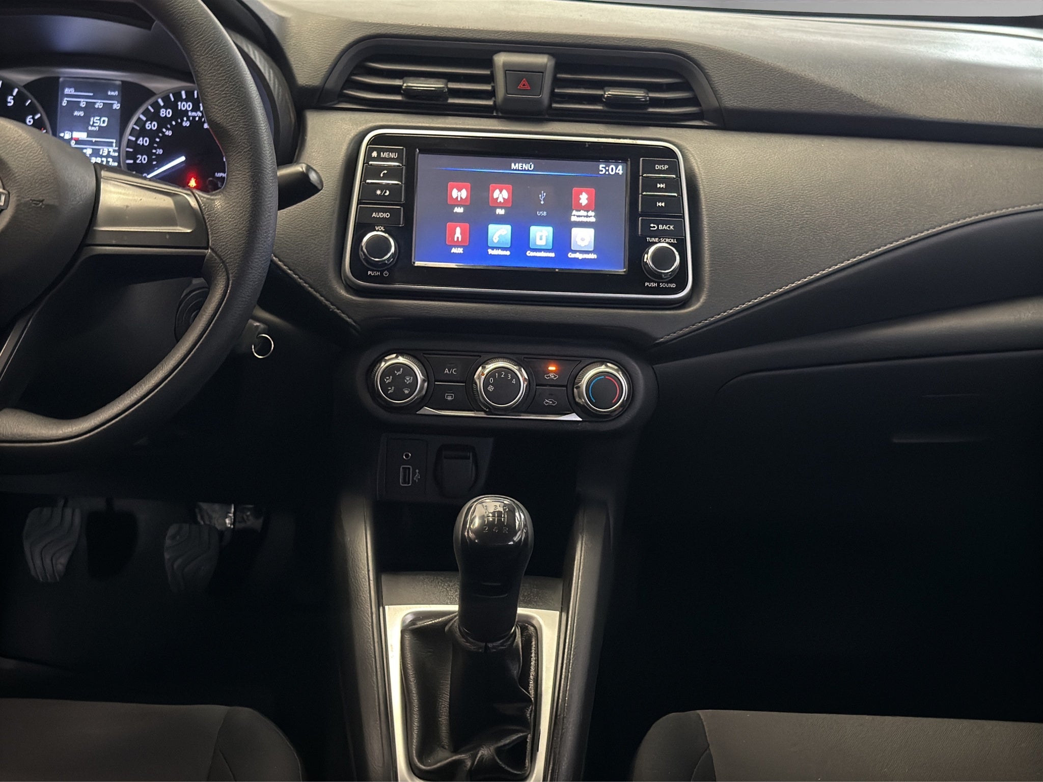 2024 Nissan Versa 4 pts. Sense, TM5, a/ac., R-15