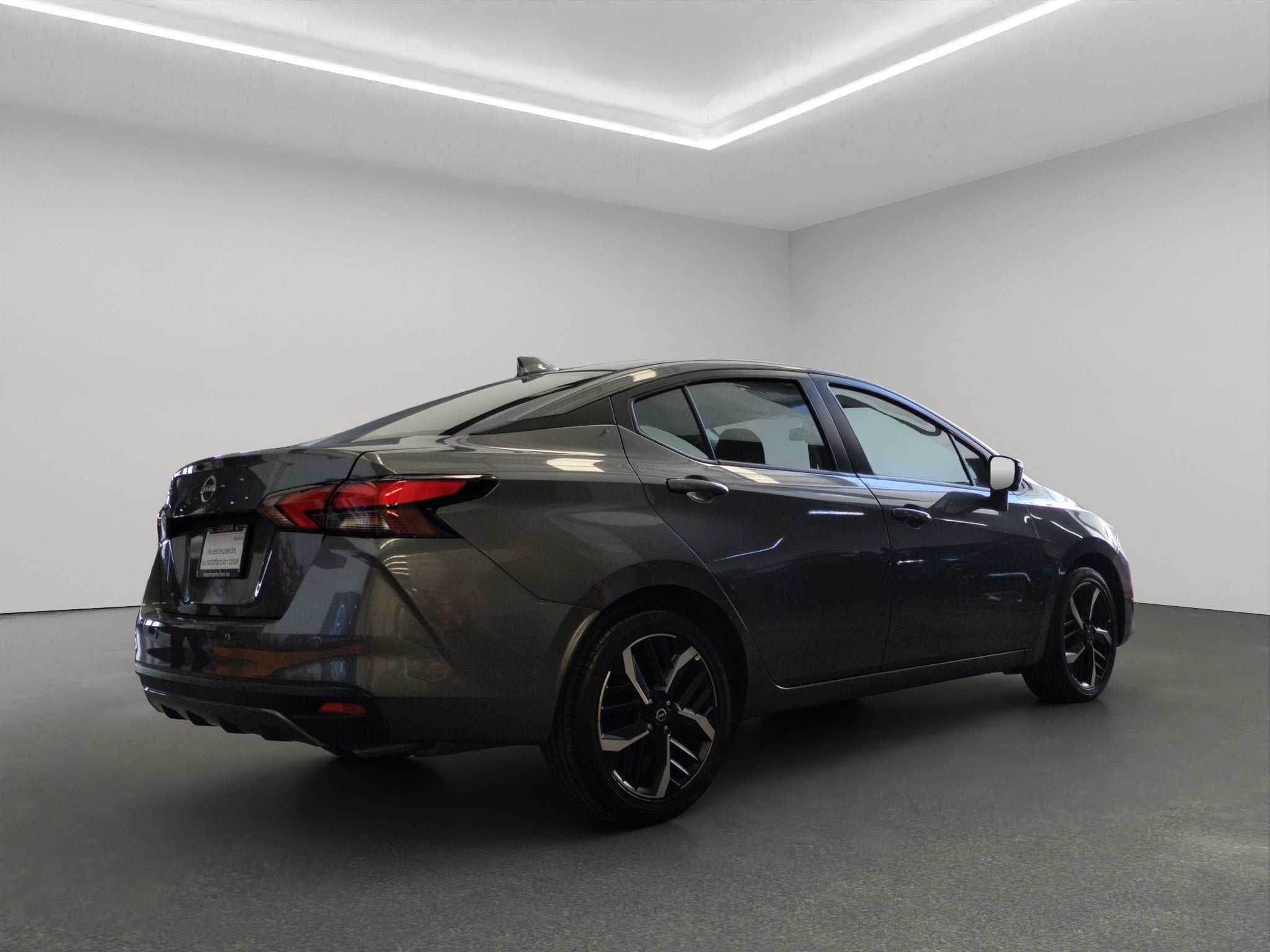 2024 Nissan Versa 4 pts. Exclusive, CVT, a/ac. Aut., piel, f. niebla, f. led, RA-17