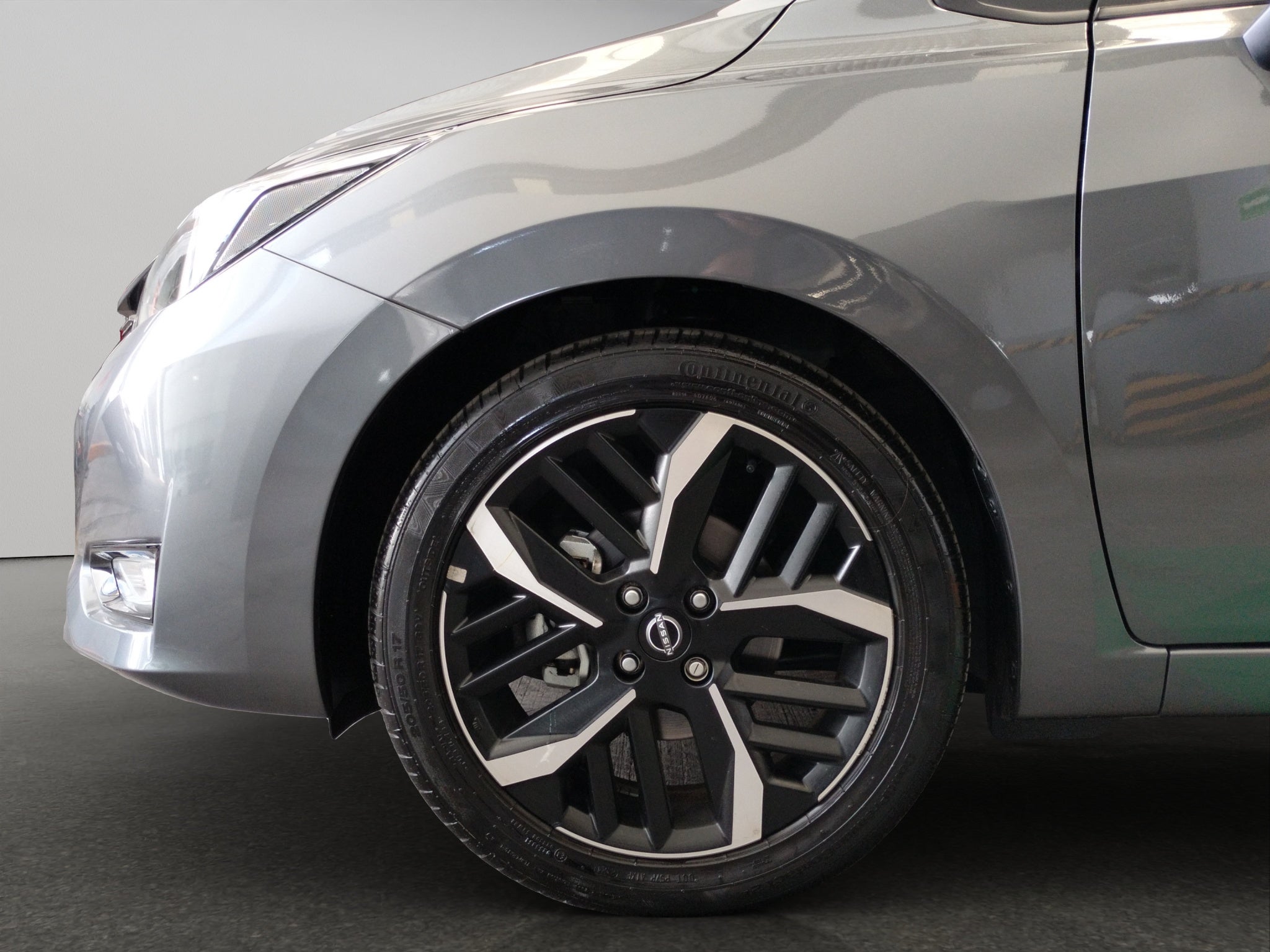 2024 Nissan Versa 4 pts. Exclusive, CVT, a/ac. Aut., piel, f. niebla, f. led, RA-17