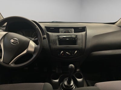 2020 Nissan Comerciales NP300 4 pts. S, Pick-Up, Doble Cab., TM6, a/ac. (línea anterior)