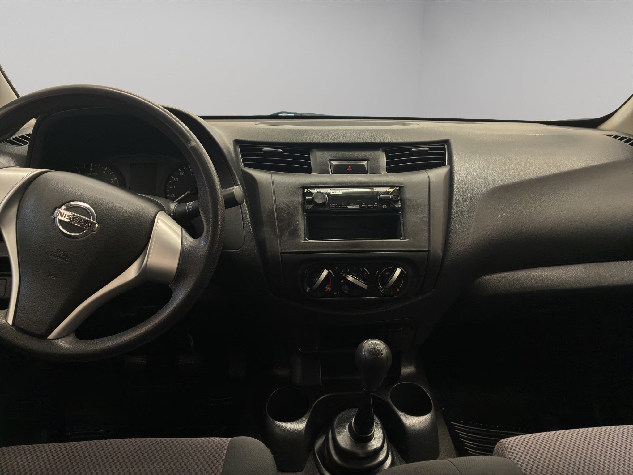 2020 Nissan Comerciales NP300 4 pts. S, Pick-Up, Doble Cab., TM6, a/ac. (línea anterior)