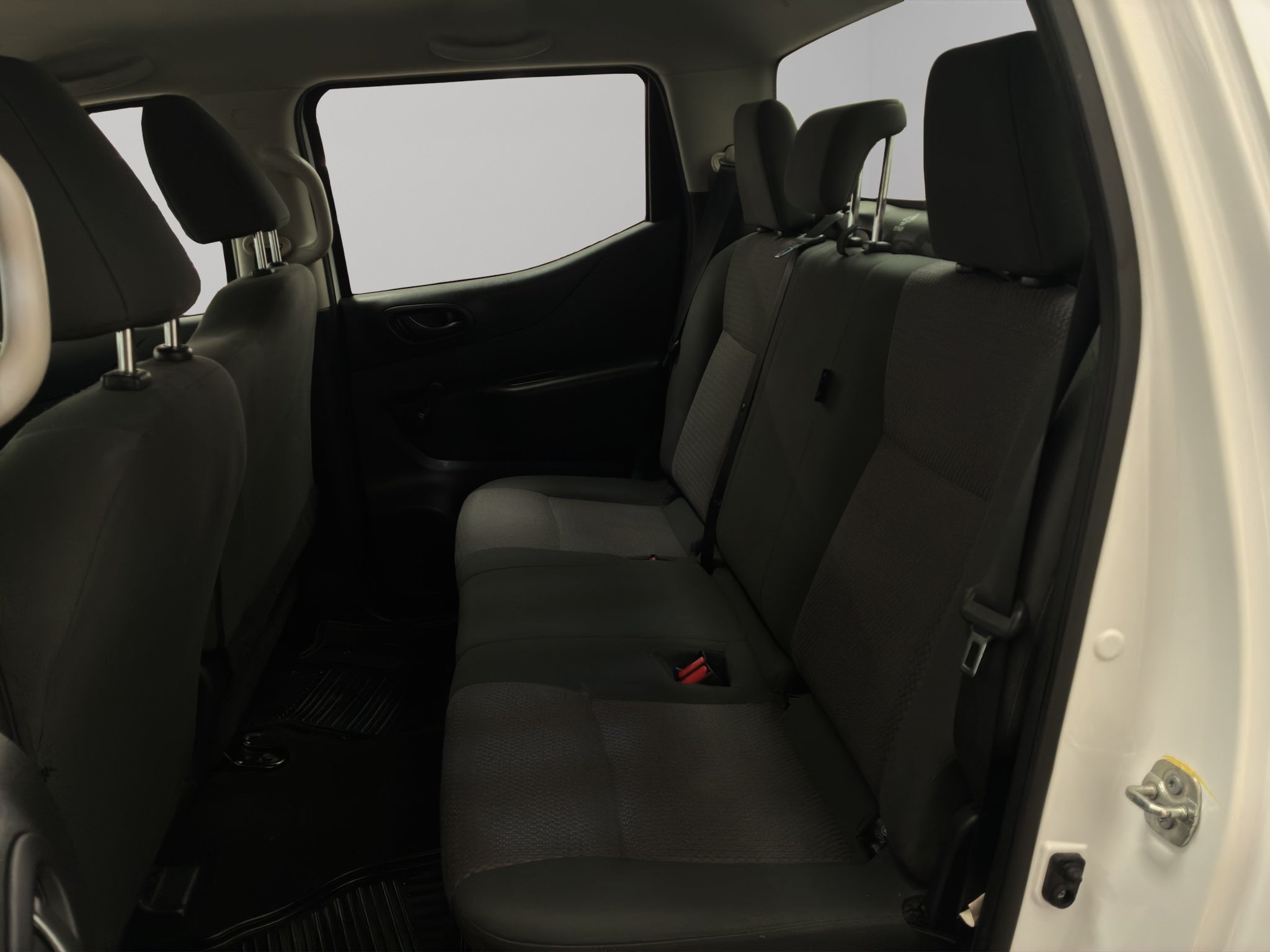 2020 Nissan Comerciales NP300 4 pts. S, Pick-Up, Doble Cab., TM6, a/ac. (línea anterior)