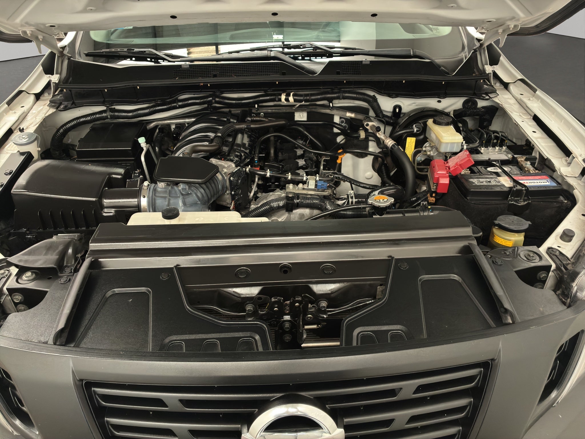 2020 Nissan Comerciales NP300 4 pts. S, Pick-Up, Doble Cab., TM6, a/ac. (línea anterior)