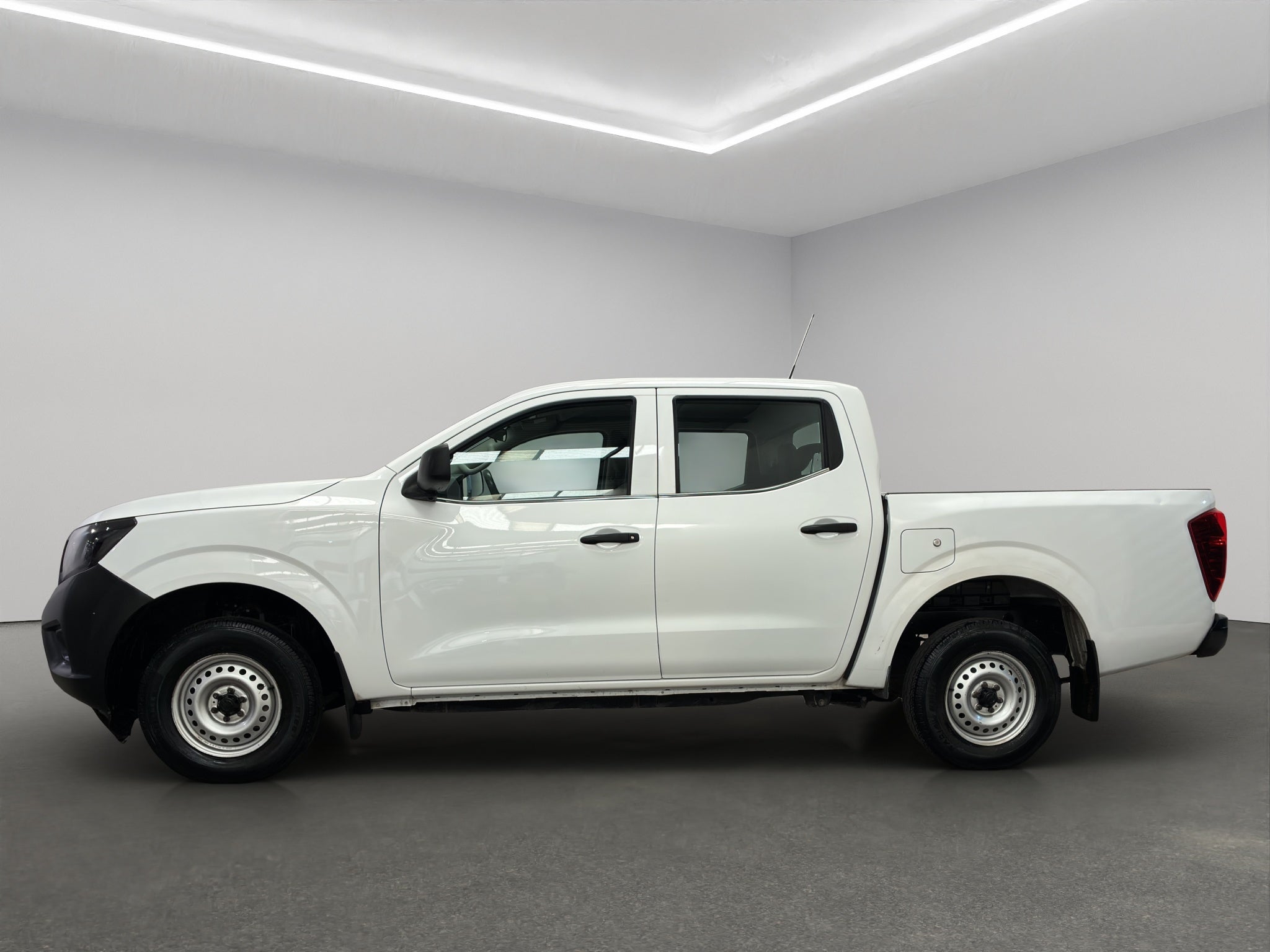 2020 Nissan Comerciales NP300 4 pts. S, Pick-Up, Doble Cab., TM6, a/ac. (línea anterior)