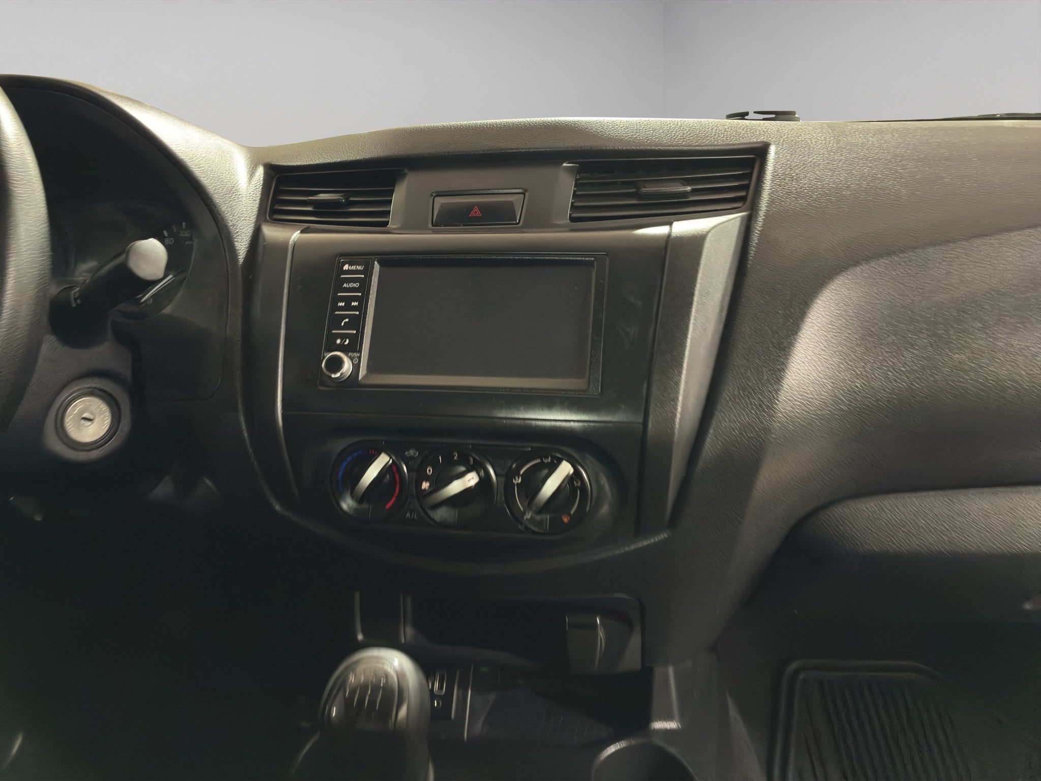 2025 Nissan Comerciales NP300 2 pts. Chas. Cab., TM6