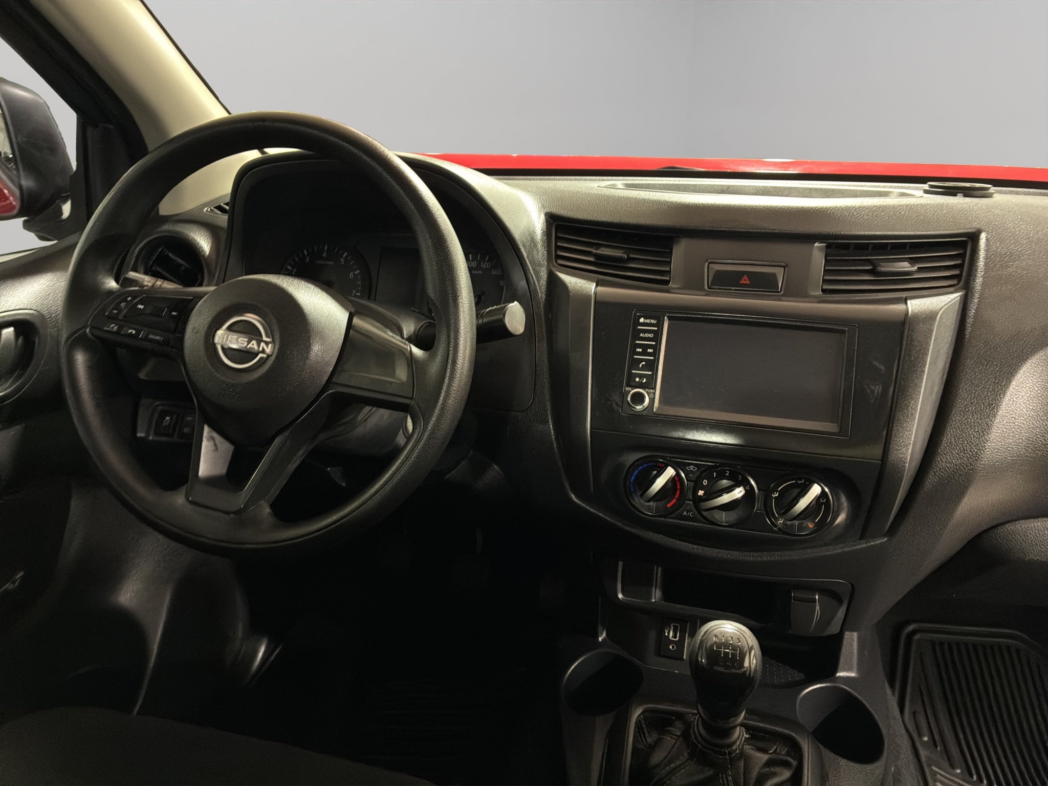 2025 Nissan Comerciales NP300 2 pts. Chas. Cab., TM6