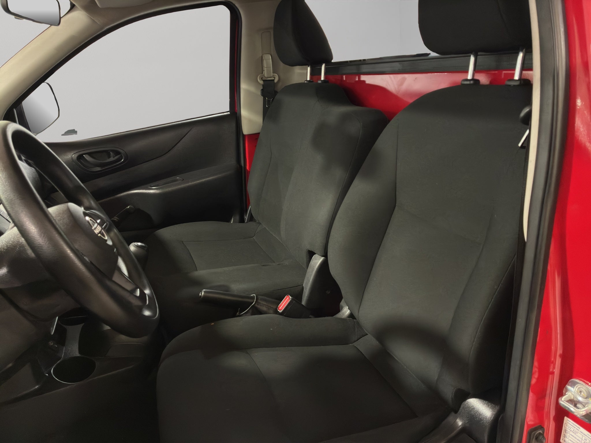 2025 Nissan Comerciales NP300 2 pts. Chas. Cab., TM6