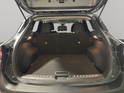 2025 Nissan Kicks VUD 5 pts. Advance, 2.0l, TA, RA-17 (línea nueva)