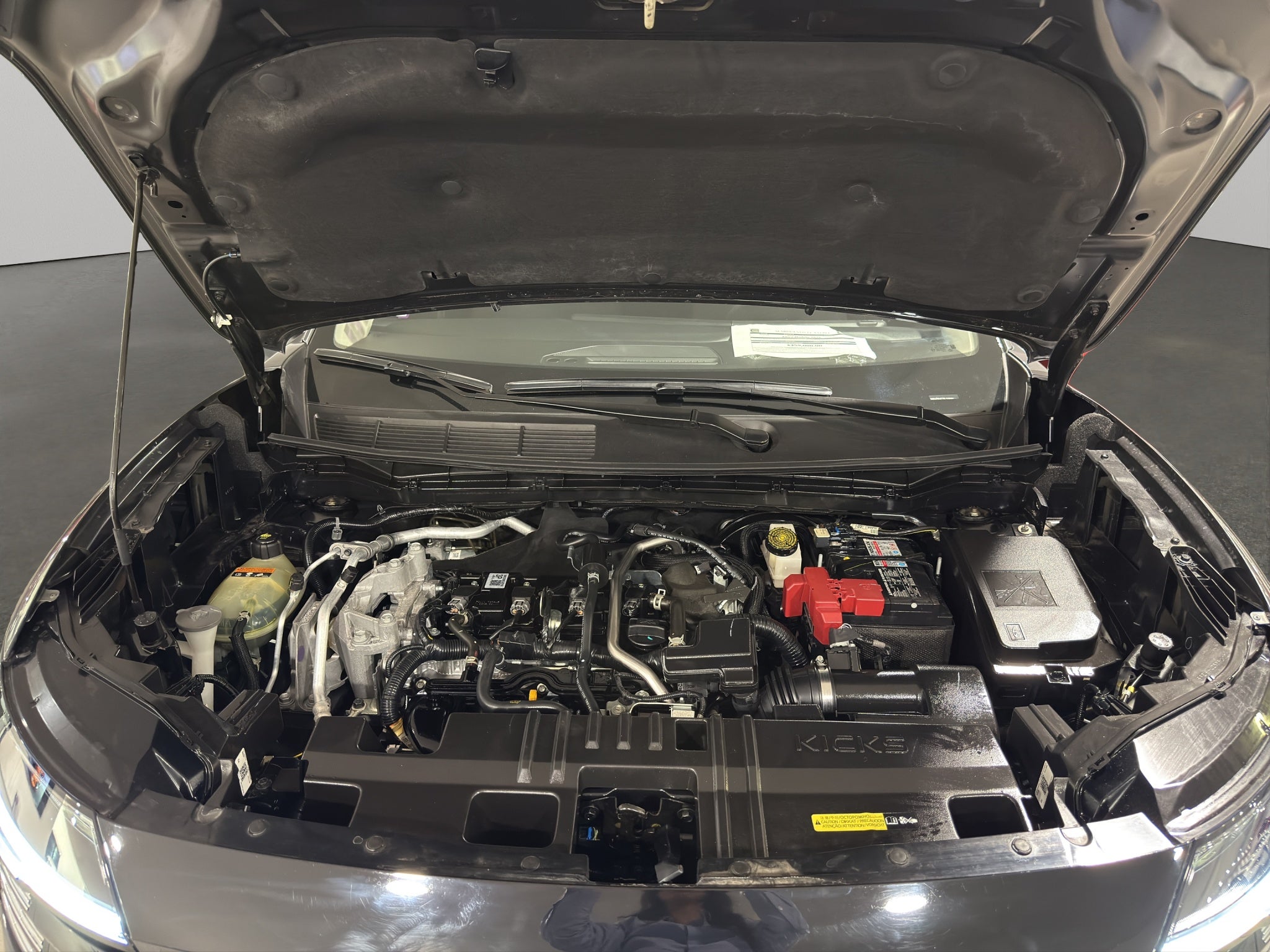 2025 Nissan Kicks VUD 5 pts. Advance, 2.0l, TA, RA-17 (línea nueva)