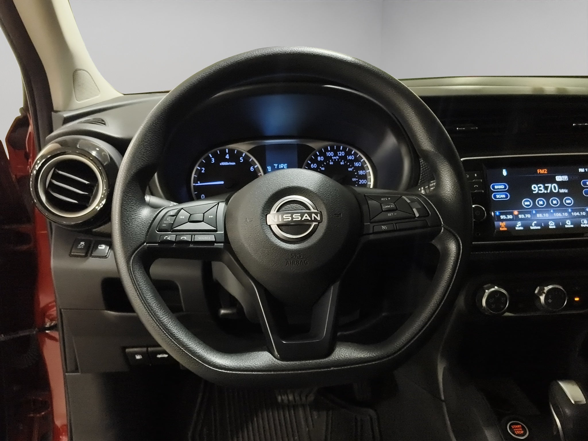 2024 Nissan Kicks VUD 5 pts. Advance, 1.6l, TM5, a/ac., VE, RA-16 (línea anterior)