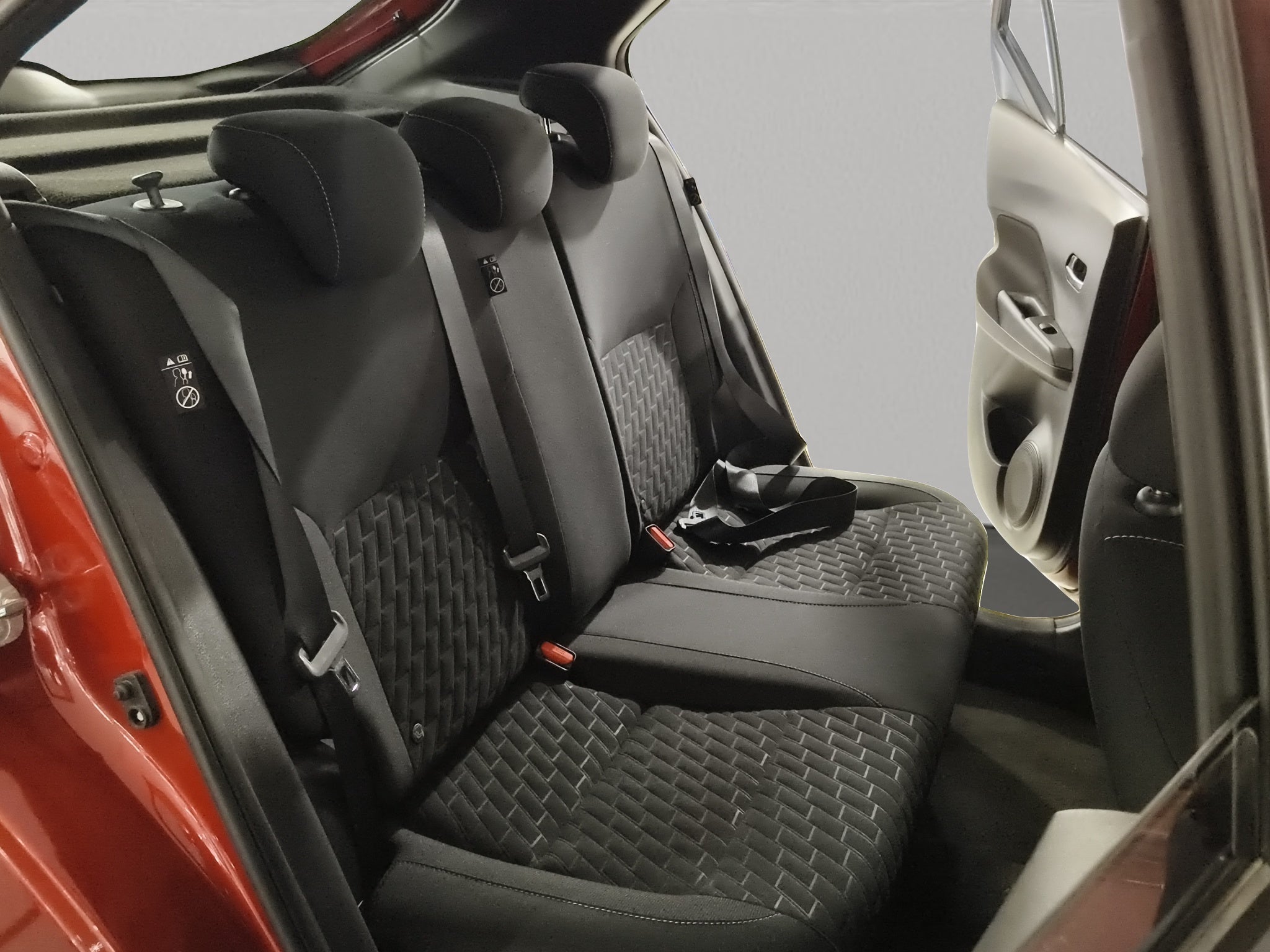 2024 Nissan Kicks VUD 5 pts. Advance, 1.6l, TM5, a/ac., VE, RA-16 (línea anterior)