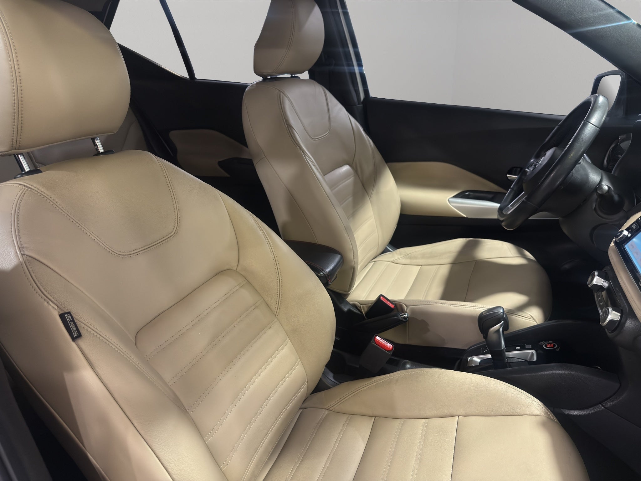 2018 Nissan Kicks VUD 5 pts. Exclusive, 1.6l, TA, a/ac. Aut., VE, piel, GPS, RA-17