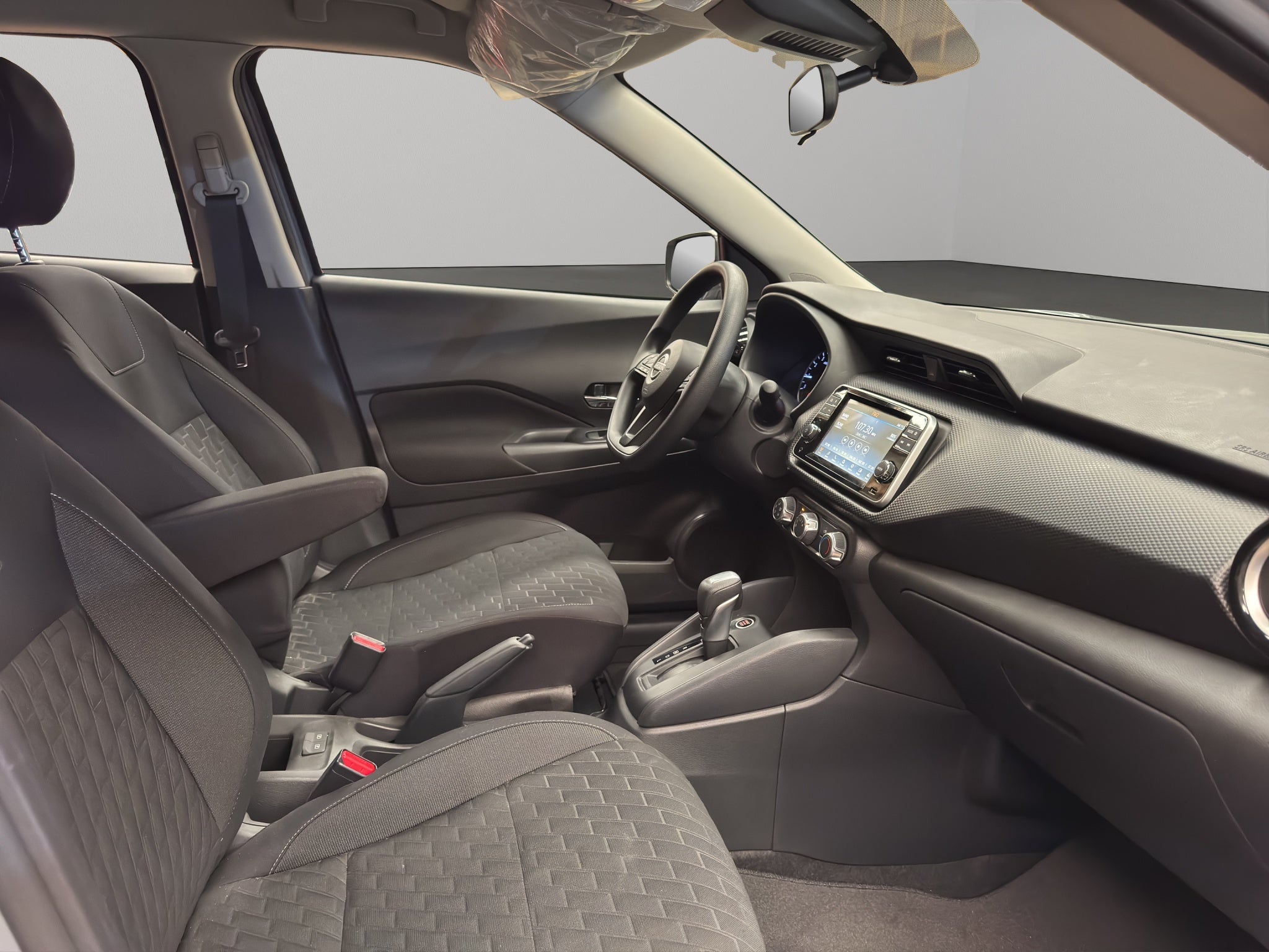 2025 Nissan Kicks VUD 5 pts. Play Advance, 1.6l, TM5, RA-17 (línea nueva)