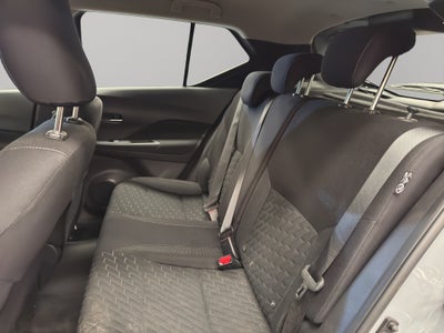 2025 Nissan Kicks VUD 5 pts. Play Advance, 1.6l, TM5, RA-17 (línea nueva)