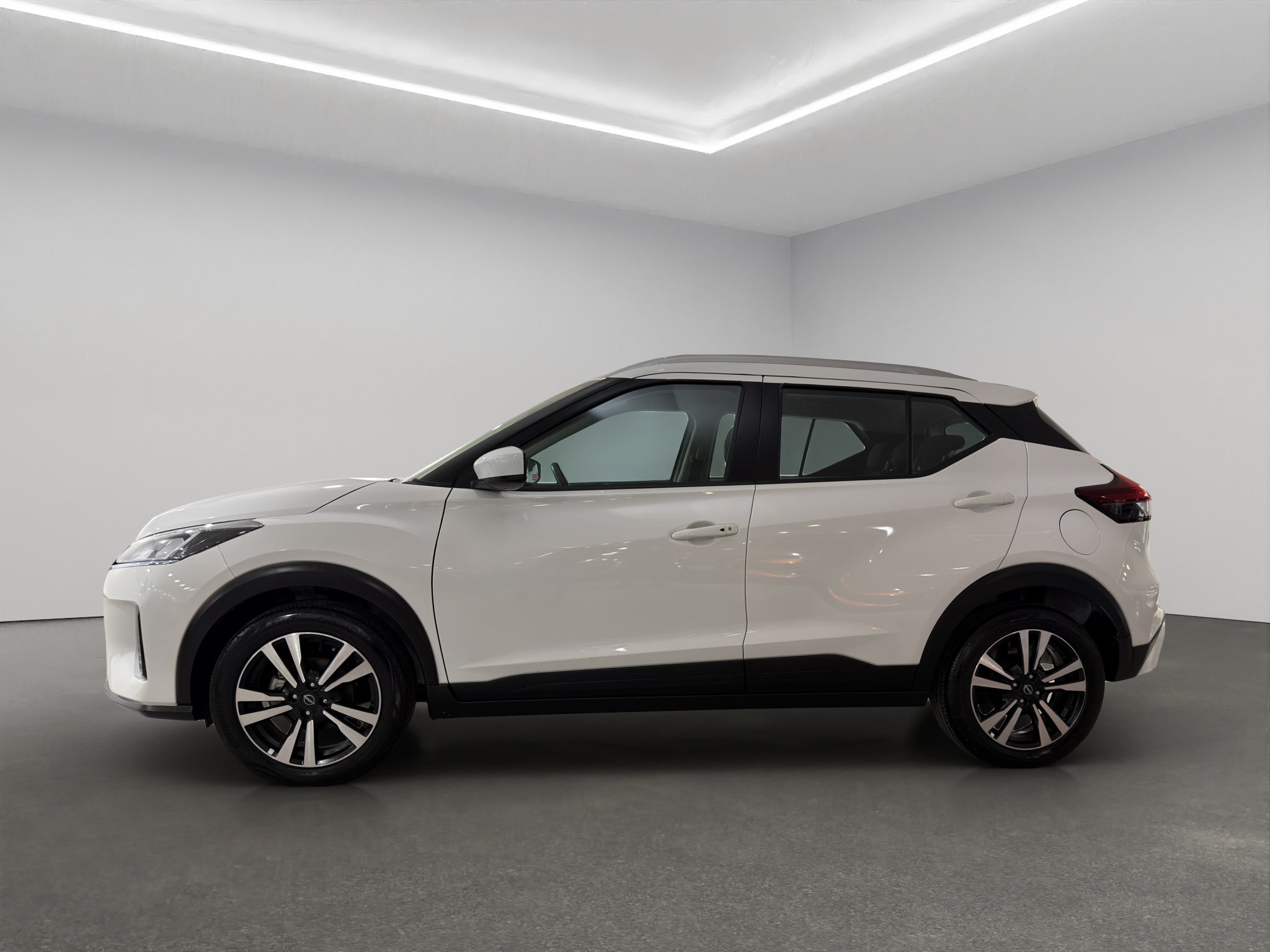 2024 Nissan Kicks VUD 5 pts. Advance, 1.6l, TM5, a/ac., VE, RA-16 (línea anterior)