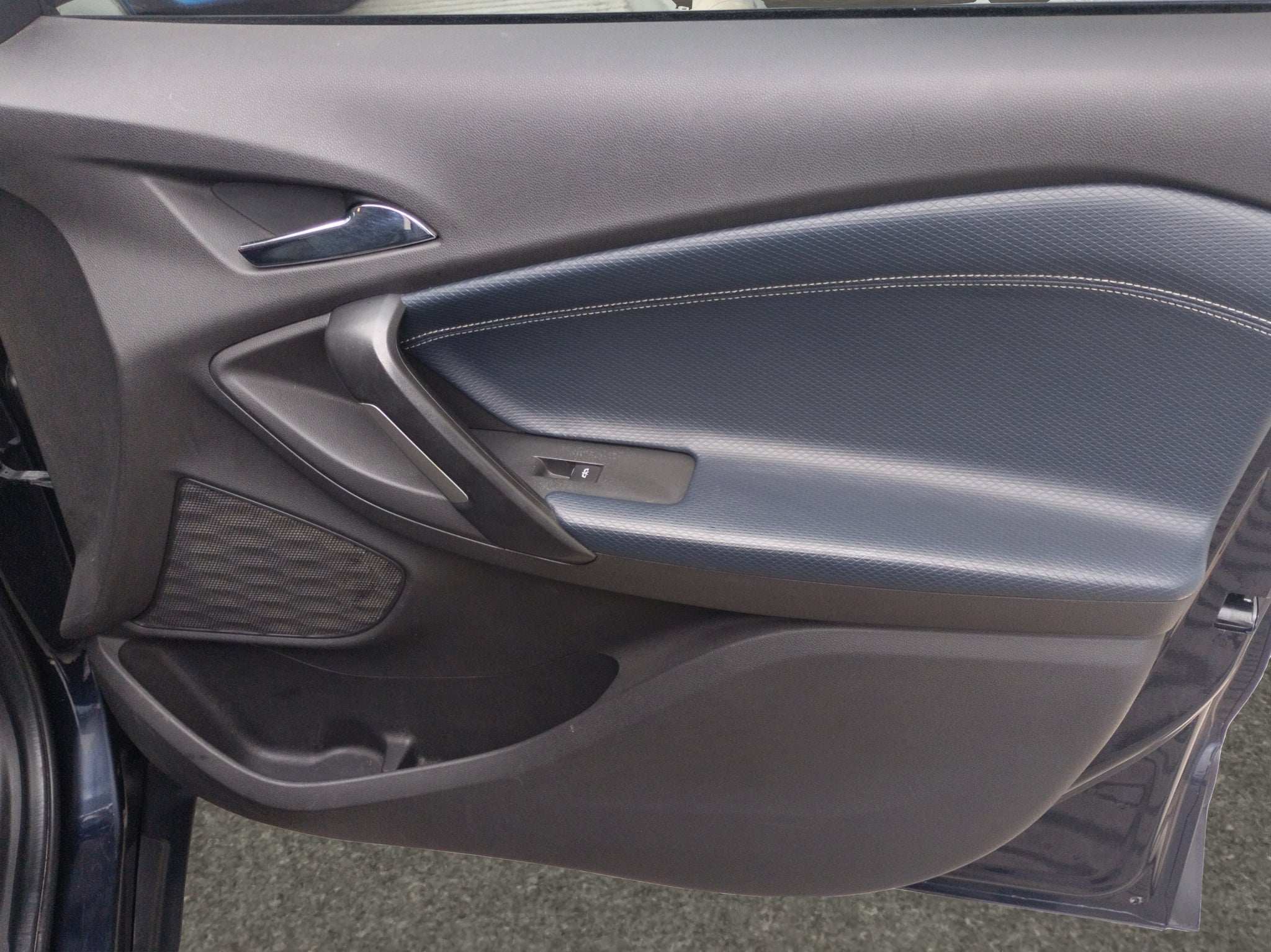 2021 Chevrolet Tracker VUD 5 pts. Premier, 1.2T, TA, piel, TP, f. led, RA-17