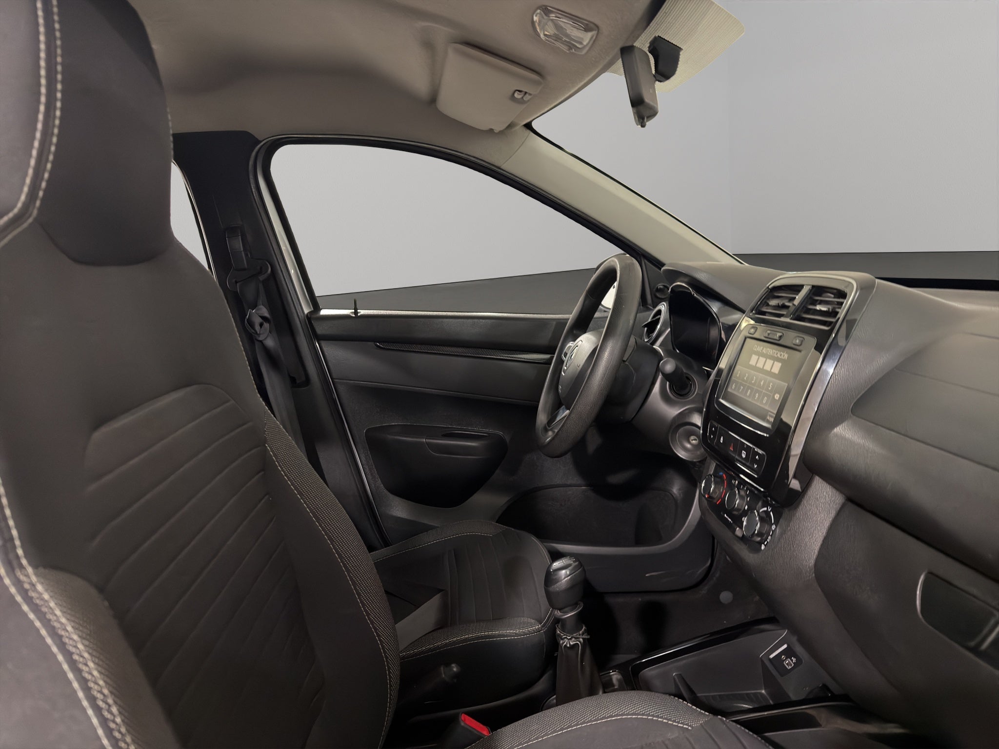 2020 Renault Kwid 5 pts. HB Iconic, TM5, a/ac., f. niebla, R-14